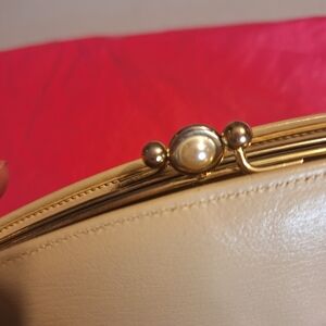 Vintage Baronet Cream Kisslock Wallet